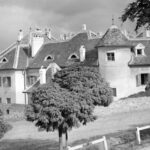 Egykor nagy becsben volt, majd elkártyázták, aztán mégiscsak megmenekült a balatoni gyöngyszem