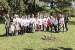 monspart-sarolta-emlekfa-gyaloglo-klub-atadhir20260409-4-1024x683-1